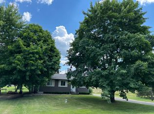 9155 Pettysville Rd, Pinckney, MI 48169