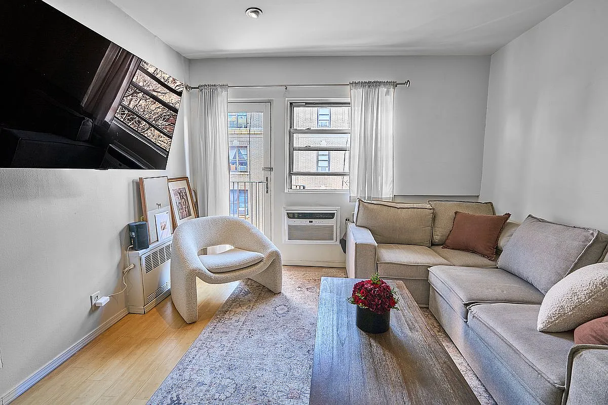 211 Thompson St APT 5H photo 1