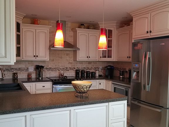 3rd image of 640 Brookshire Dr