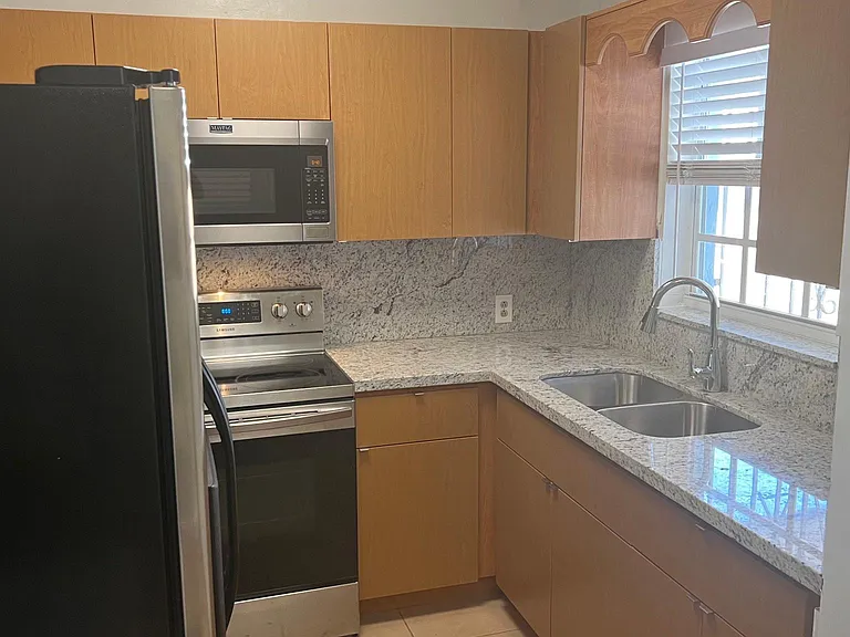 2645 SW 33rd Ave — Photo 10