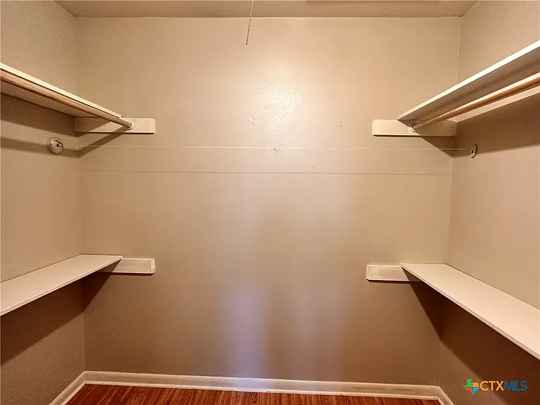 1009 Hazelton St — Photo 6