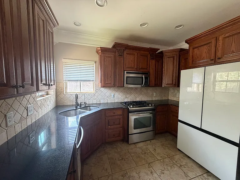 617 Alder Ln — Photo 6