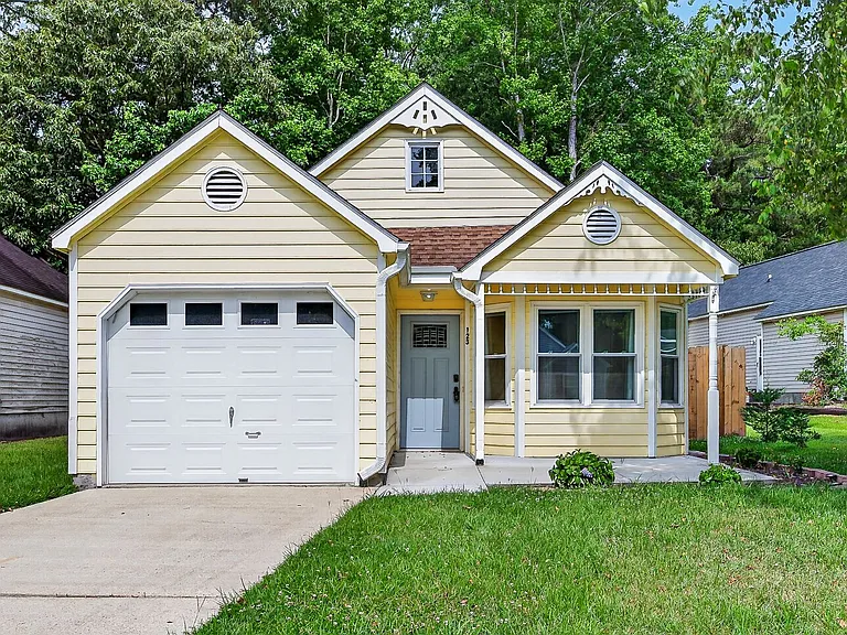 123 Basswood Ct — Photo 1