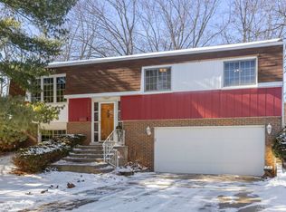 1922 Cambridge Ln, Wheaton, IL 60189