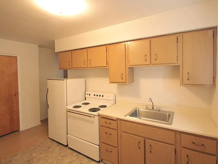 426 Franklin Ave #24 — Photo 3