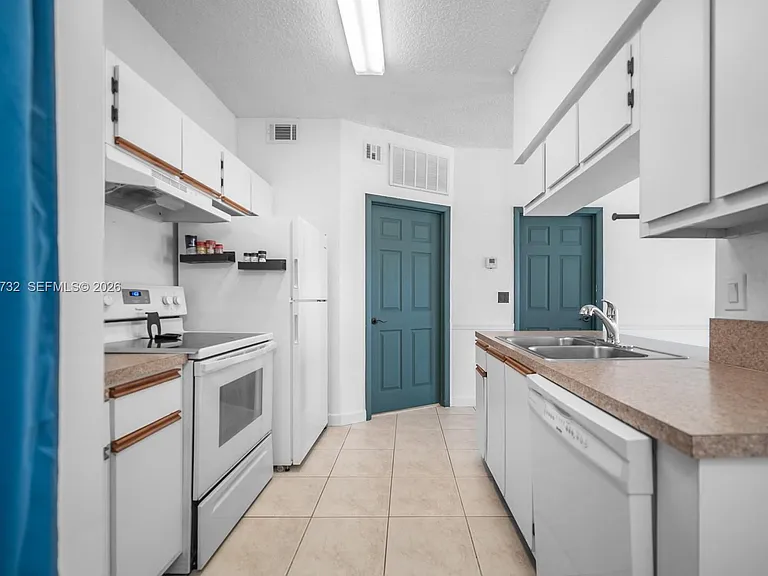 18308 NW 68th Ave #B — Photo 10