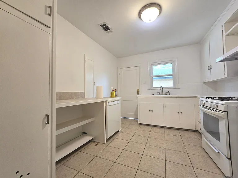 3423 Hundred Oaks Ave — Photo 4