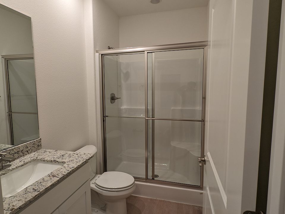 master bed room washroom