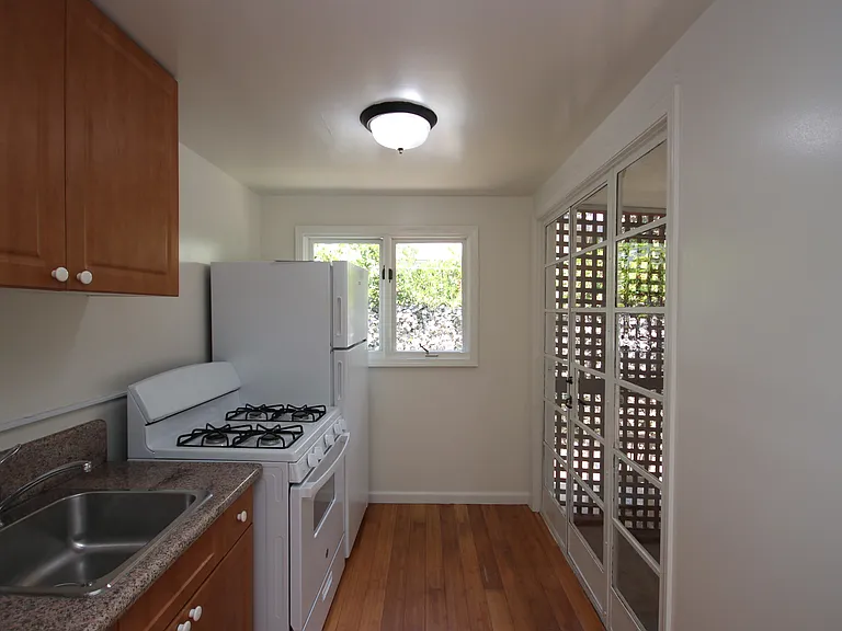 114 S Grand Oaks Ave #120 — Photo 9