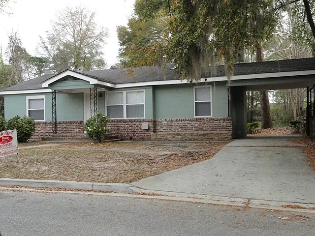 **Available mid September** 2bd/1ba- Single Family home on Over-sized Lot! — Photo 3