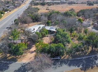 142 N Royal Oaks Dr, Kerrville, TX 78028