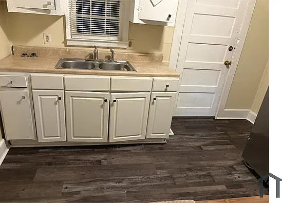 2 bed, 1100 sqft, $1,300 — Photo 3