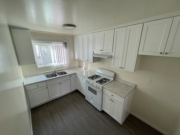 Will update photo soon, but rest assured there is a new fridge in this nook!