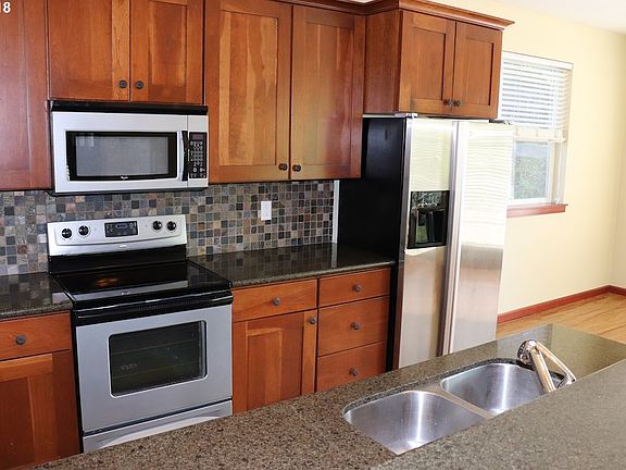 4th image of 13804 NE 33rd Cir