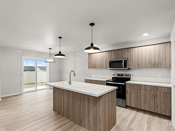 3rd image of 10865 Rutland St