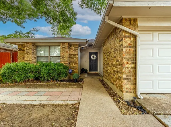 201 Caprock Dr, Arlington, TX 76018