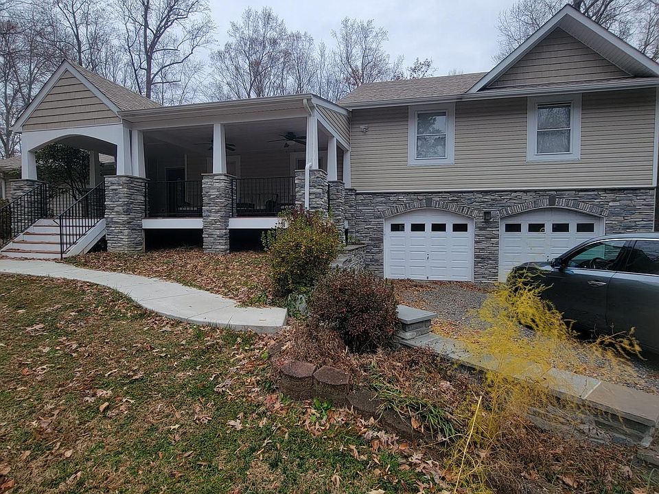 1st image of 215 Lakewood Landing Dr