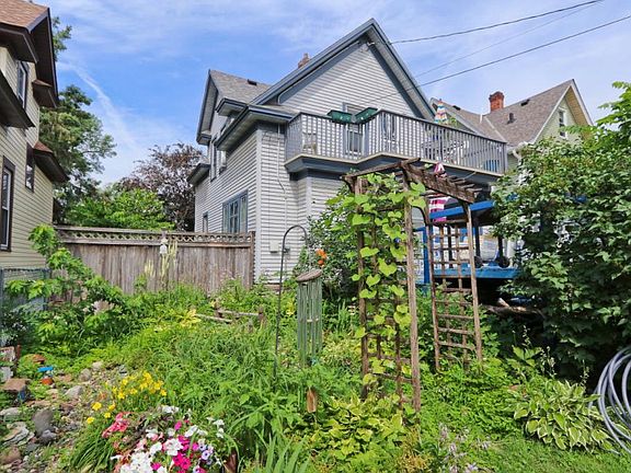 3rd image of 1098 12th Ave SE
