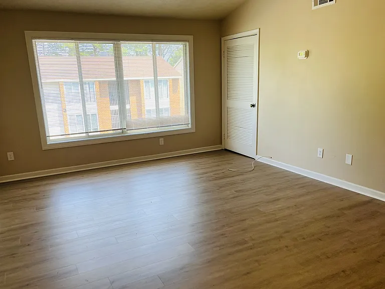 36 Pacific Dr — Photo 2