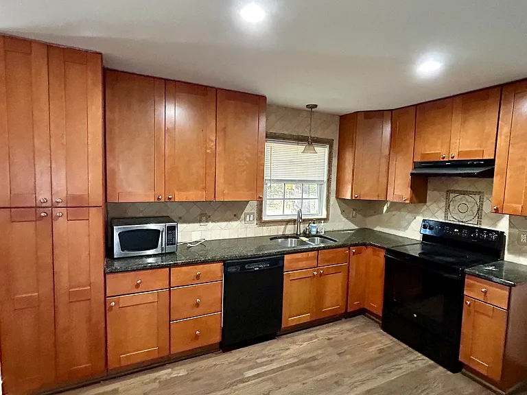 5305 Tabor Ct — Photo 7