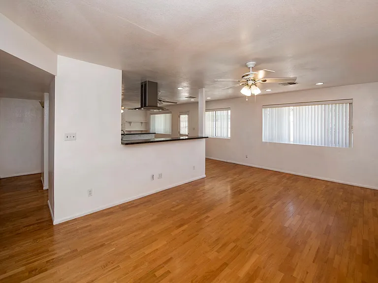 2405 E Huntington Dr — Photo 18