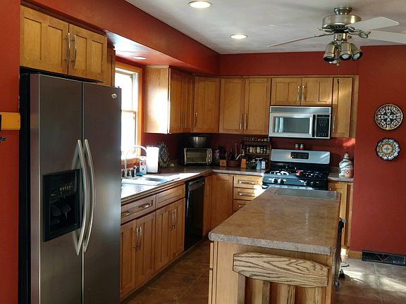 lots of cabinet space