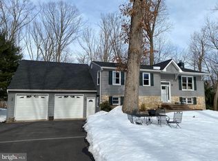 104 Pheasant Ln, Newtown, PA 18940