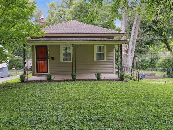 8106 Oak St, Kansas City, MO 64114