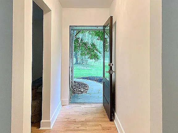 16249 Elizabeth St — Photo 6