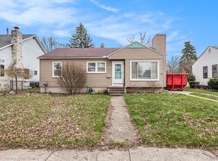 1379 Hampton Rd, Mount Clemens, MI 48043