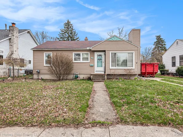 1379 Hampton Rd, Mount Clemens, MI 48043