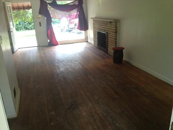 4th image of 3734 Iona Ave