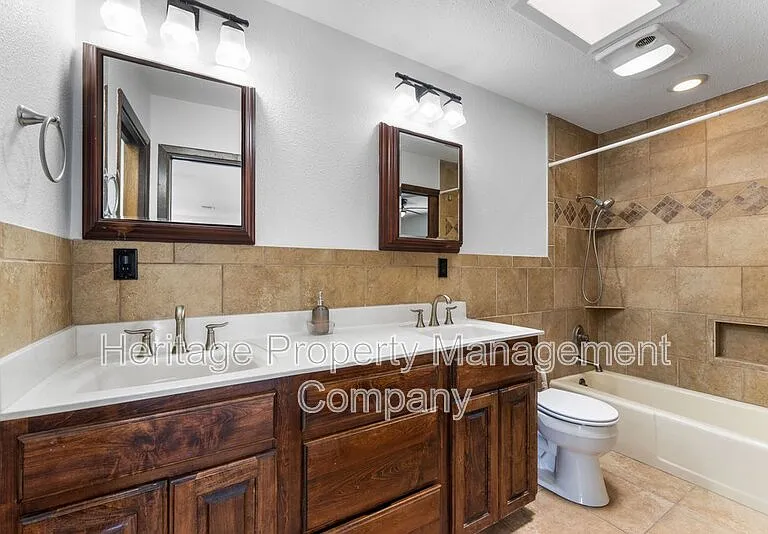 3614 Versailles Dr — Photo 35