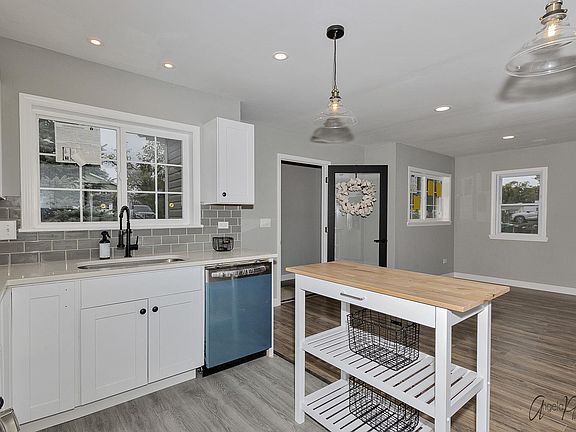 4th image of 1325 Elm Ave