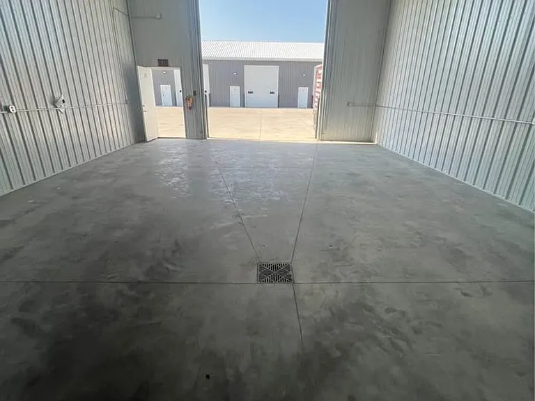 515 Enterprise St N — Photo 2