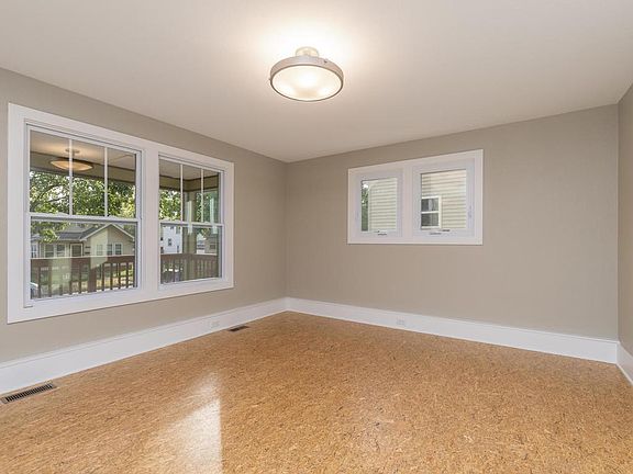 4th image of 1317 Thomas Ave N
