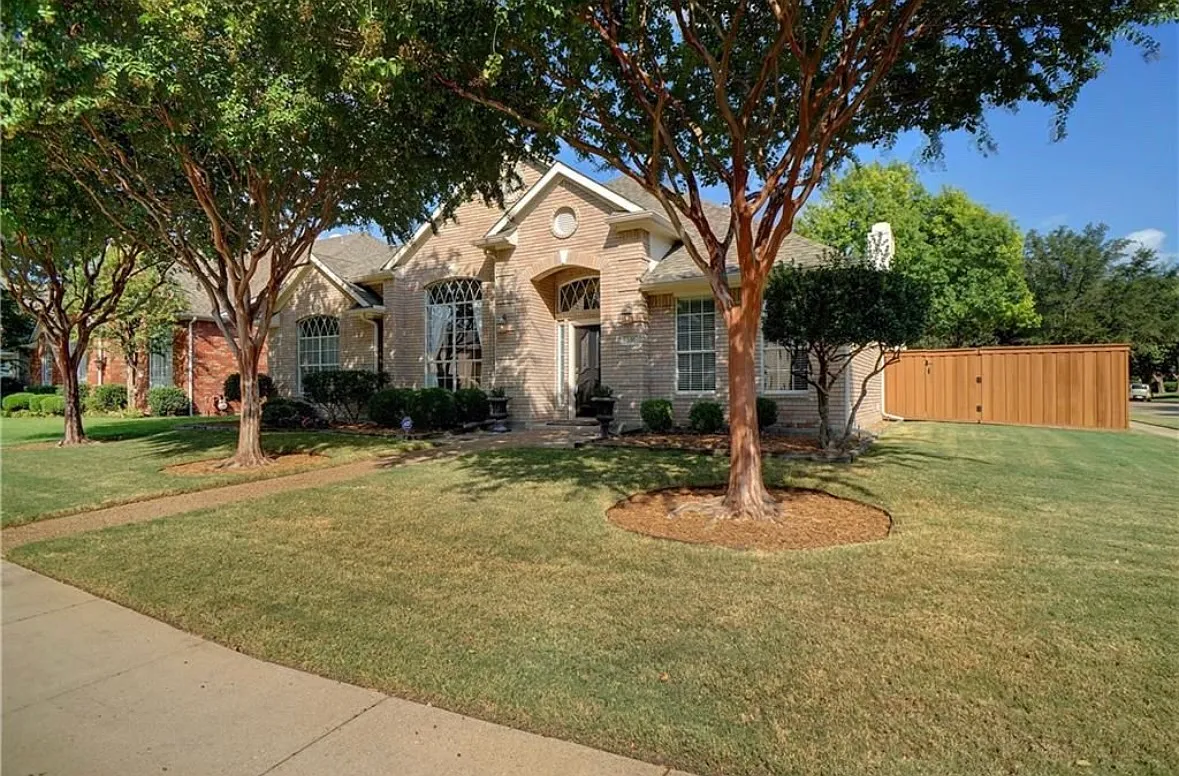 4 bed, 2577 sqft, $3,399 — Photo 2