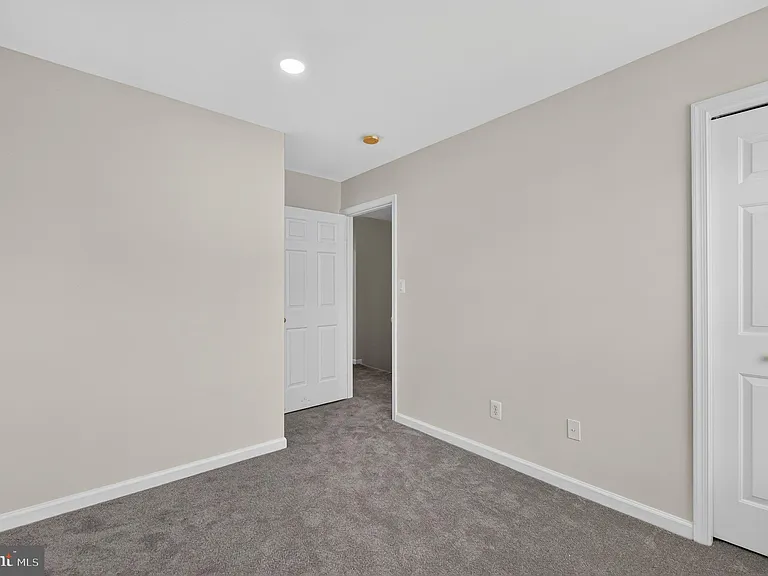 15044 Gaffney Cir — Photo 31