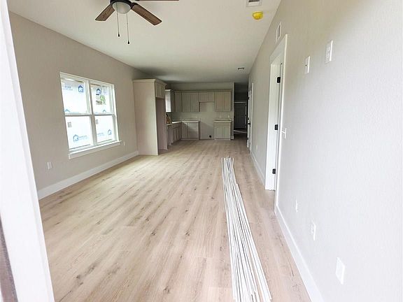 3rd image of 8603 Walnut Ave