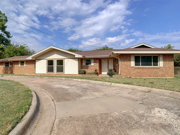 900 Roberts St, Bowie, TX 76230