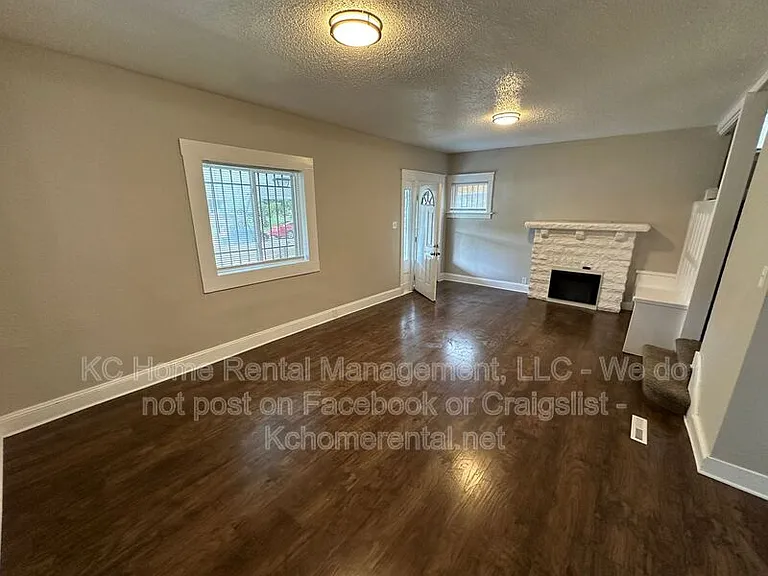 3016 E 32nd St — Photo 12