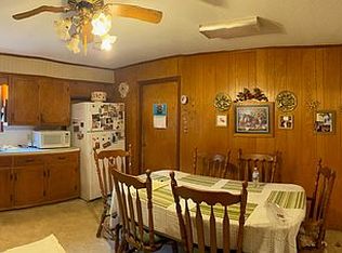 1300 W Point Tap Rd, Palestine, TX 75803