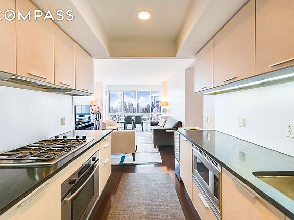 5th image of 350 W 42nd St APT 43C