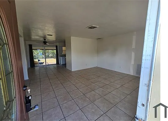 230 37th Ave SE — Photo 4