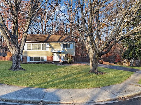 2nd image of 1916 Willow Ln