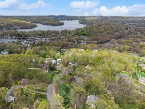 3 Windjammer Dr, Jefferson Twp., NJ 07849
