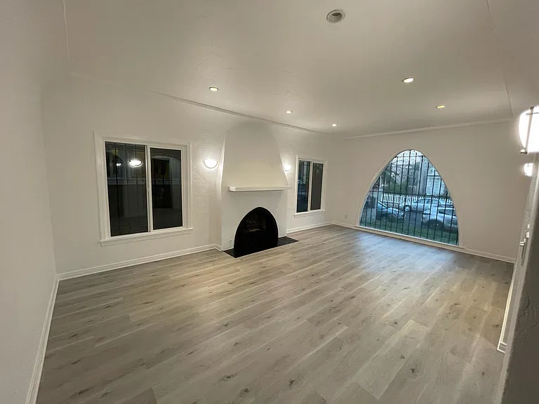 1631 S Highland Ave — Photo 2