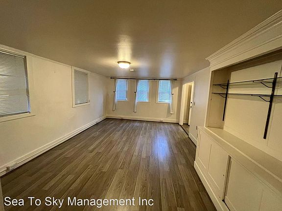 5th image of 2236 Franklin Ave E #G