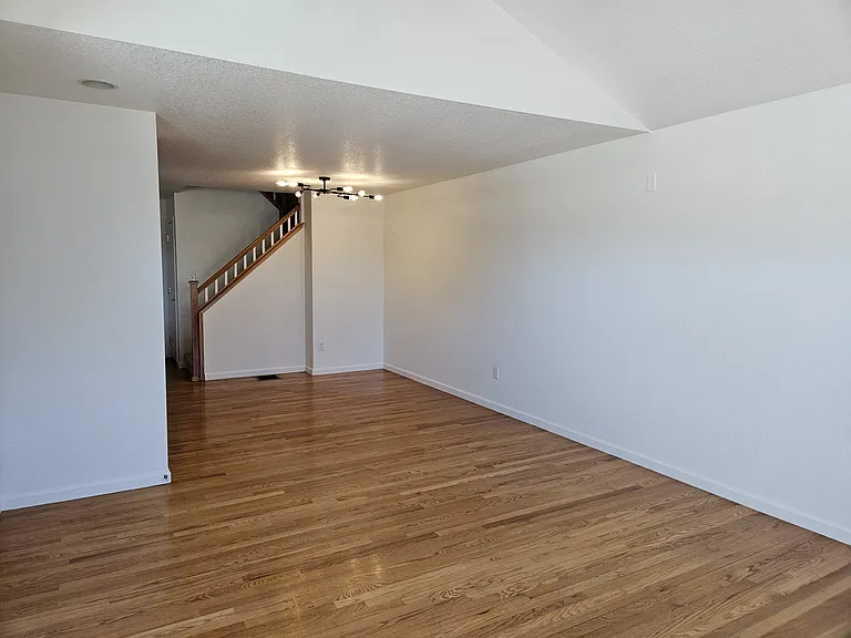 1927 Halfmoon Cir — Photo 7