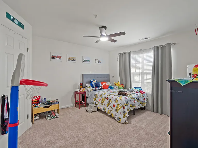 Upstairs bedroom #3 (Full bed pictured)